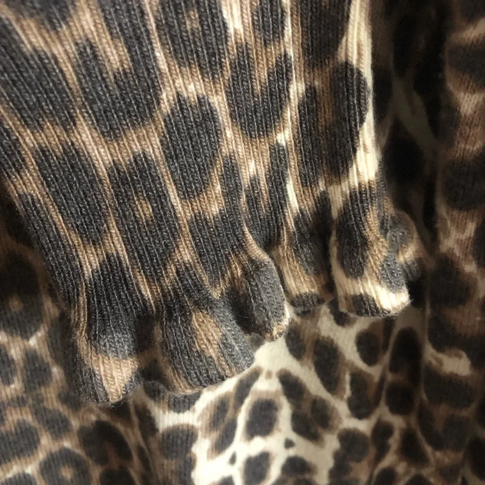 WOOL Banana Republic Leopard Print Fancy Cuff Sweater - Picture 3 of 6